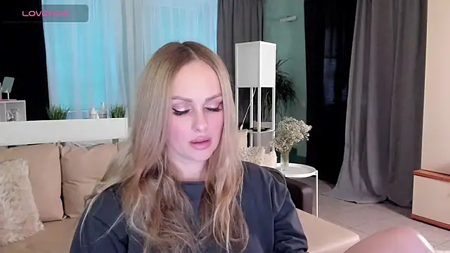 Snapshot of Libby_Nora chatting on 01/31/25, 12:51 Libby Nora online show from 01/31/25, 12:51