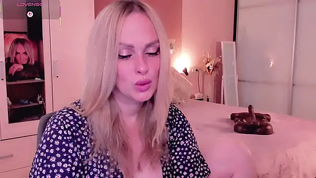 Snapshot of Libby_Nora chatting on 09/22/25, 10:06 Libby Nora online show from 09/22/25, 10:06