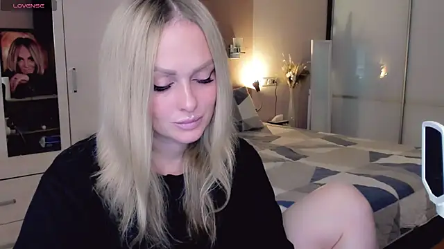 Snapshot of Libby_Nora chatting on 10/22/25, 10:59 Libby Nora online show from 10/22/25, 10:59
