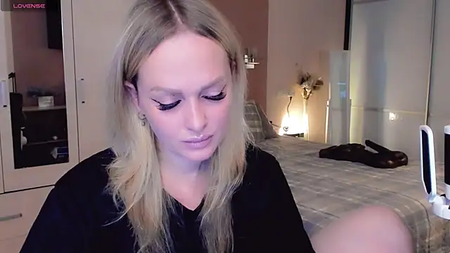 Snapshot of Libby_Nora chatting on 11/21/25, 09:19 Libby Nora online show from 11/21/25, 09:19