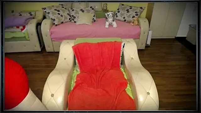 Snapshot of clementine chatting on 03/04/25, 02:53 clementine online show from 03/04/25, 02:53