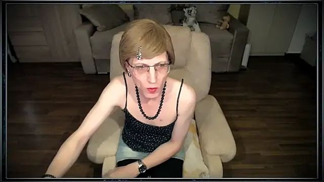 Snapshot of clementine chatting on 11/07/25, 09:53 clementine online show from 11/07/25, 09:53