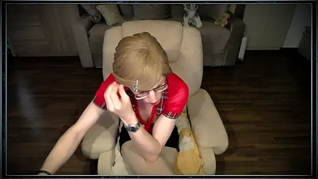 Snapshot of clementine chatting on 12/15/25, 10:08 clementine online show from 12/15/25, 10:08