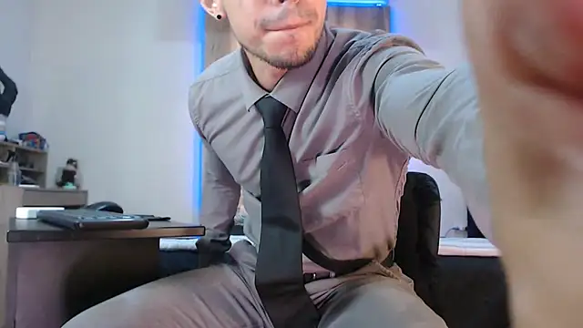 Andrew 4  online show from 03/08/25, 03:06