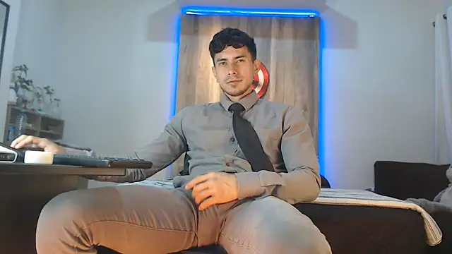 Andrew 4  online show from 10/11/25, 02:44