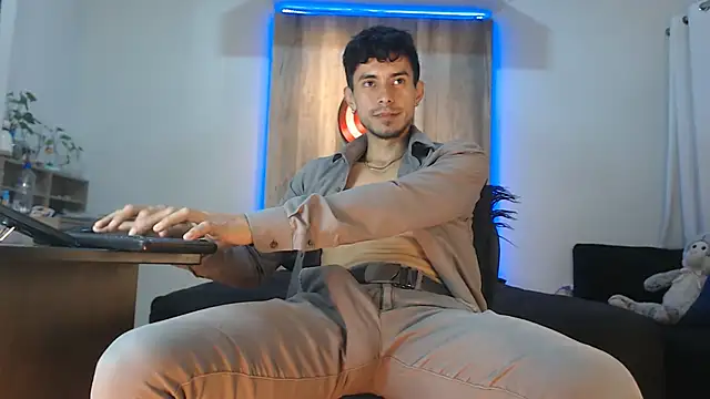 Andrew 4  online show from 10/16/25, 04:02