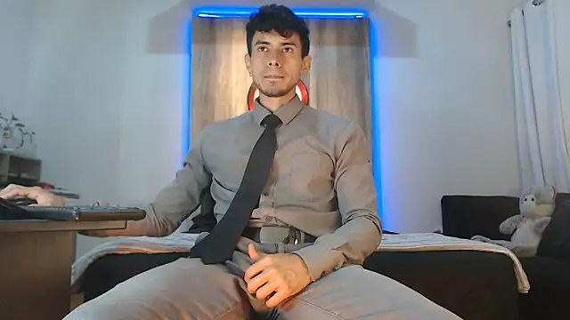 Andrew 4  online show from 10/21/25, 01:39