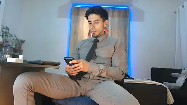 Andrew 4  online show from 11/16/25, 08:31