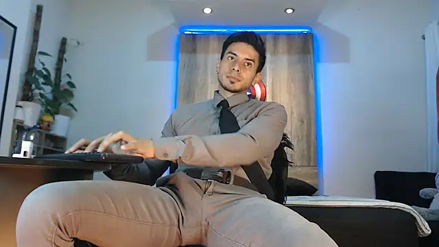 Andrew 4  online show from 03/12/26, 01:45