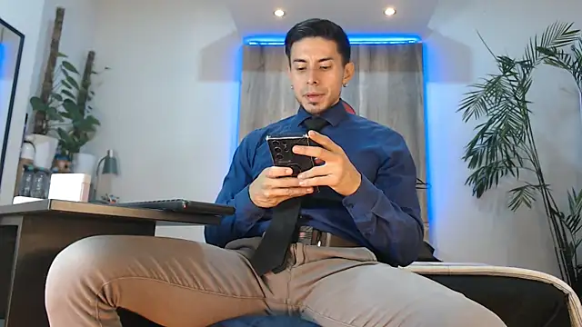 Snapshot of Andrew_4_ chatting on 05/31/26, 06:31 Andrew 4 online show from 05/31/26, 06:31