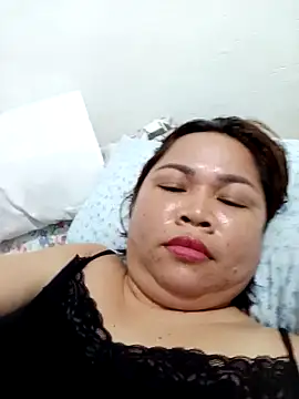 XXLorie 02 online show from 09/17/25, 12:45