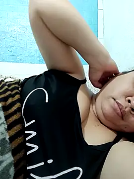 XXLorie 02 online show from 10/23/25, 01:43