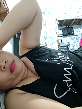 XXLorie 02 online show from 04/16/26, 12:00