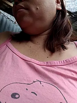 XXLorie 02 online show from 04/22/26, 10:44