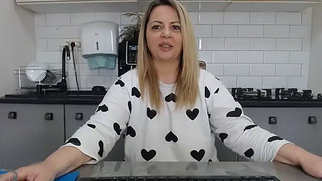 erikaerika online show from 02/04/25, 10:10