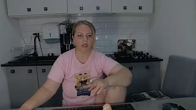 erikaerika online show from 09/22/25, 07:43