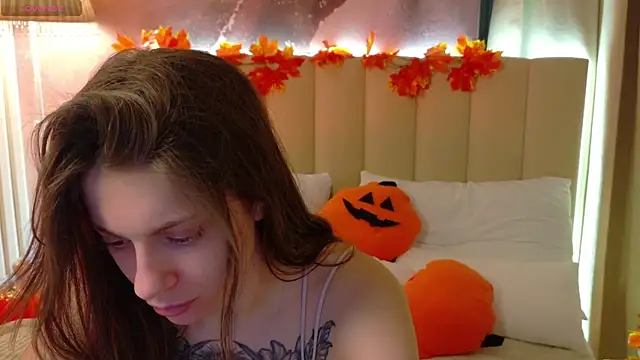 Snapshot of Eille_Elfie chatting on 10/23/25, 04:45 Eille Elfie online show from 10/23/25, 04:45