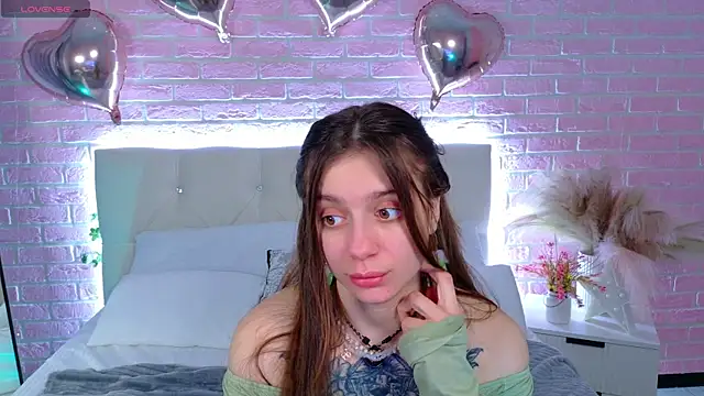 Snapshot of Eille_Elfie chatting on 11/18/25, 05:56 Eille Elfie online show from 11/18/25, 05:56