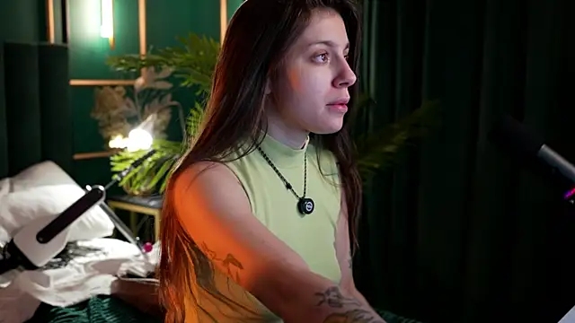 Snapshot of Eille_Elfie chatting on 12/01/25, 05:12 Eille Elfie online show from 12/01/25, 05:12