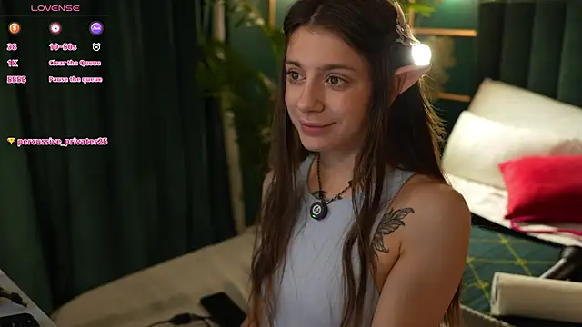 Snapshot of Eille_Elfie chatting on 12/15/25, 05:34 Eille Elfie online show from 12/15/25, 05:34