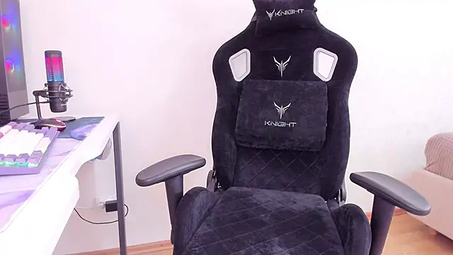 SkyqueenI online show from 09/19/25, 08:16