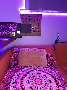 MaggyMayI online show from 04/14/26, 04:02