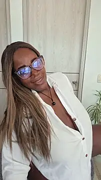 Adrilovechocolate online show from 10/18/25, 04:08