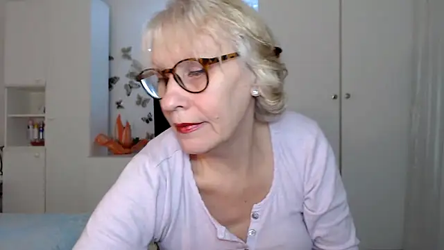 Snapshot of Ghertrude52 chatting on 02/11/25, 04:44 Ghertrude52 online show from 02/11/25, 04:44