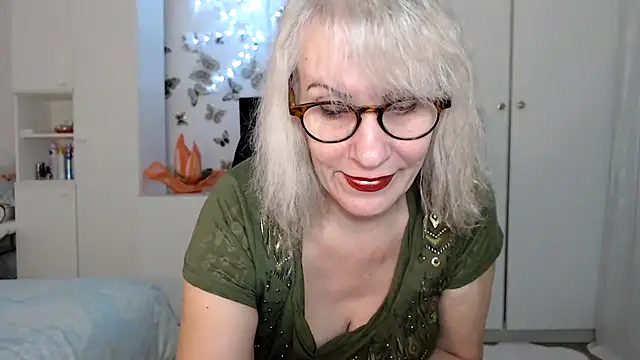 Snapshot of Ghertrude52 chatting on 02/17/25, 05:04 Ghertrude52 online show from 02/17/25, 05:04