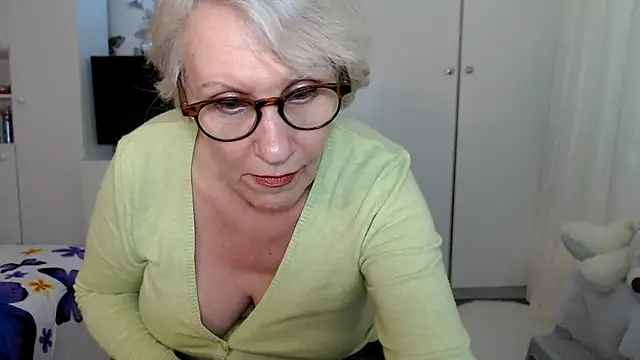 Snapshot of Ghertrude52 chatting on 03/08/25, 10:22 Ghertrude52 online show from 03/08/25, 10:22