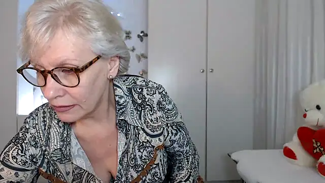 Snapshot of Ghertrude52 chatting on 03/19/25, 04:03 Ghertrude52 online show from 03/19/25, 04:03
