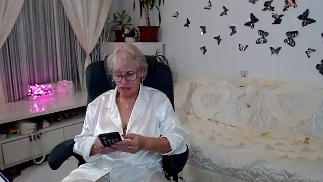 Snapshot of Ghertrude52 chatting on 09/18/25, 03:08 Ghertrude52 online show from 09/18/25, 03:08
