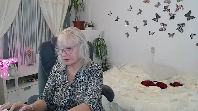 Snapshot of Ghertrude52 chatting on 10/01/25, 03:01 Ghertrude52 online show from 10/01/25, 03:01