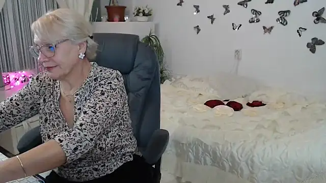 Snapshot of Ghertrude52 chatting on 10/02/25, 03:35 Ghertrude52 online show from 10/02/25, 03:35
