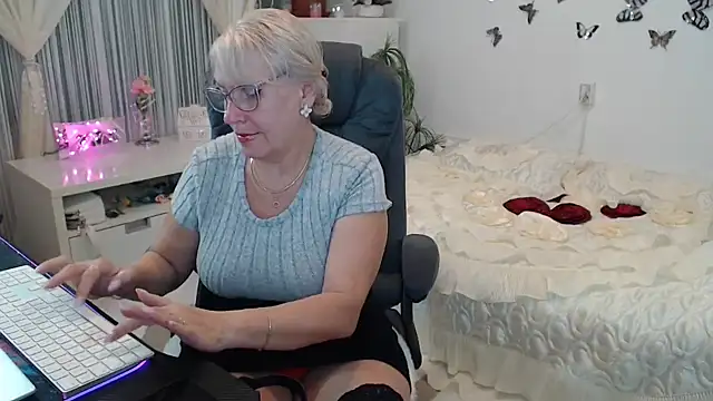 Snapshot of Ghertrude52 chatting on 10/08/25, 03:04 Ghertrude52 online show from 10/08/25, 03:04