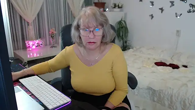 Snapshot of Ghertrude52 chatting on 10/19/25, 03:07 Ghertrude52 online show from 10/19/25, 03:07