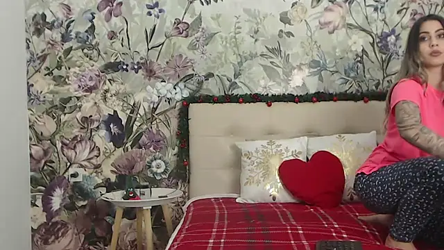 RoseDiamond06 online show from 12/18/25, 02:45