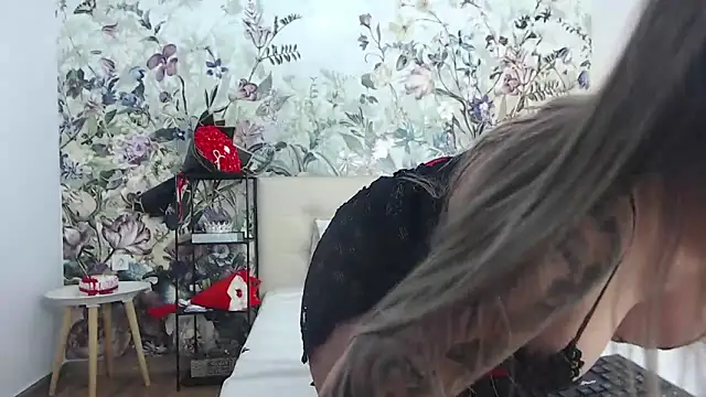 RoseDiamond06 online show from 04/02/26, 09:23