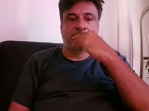 Snapshot of desipapaxxx chatting on 02/01/25, 11:21 desipapaxxx online show from 02/01/25, 11:21