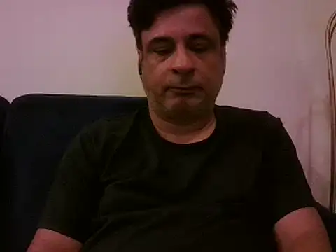 Snapshot of desipapaxxx chatting on 02/04/25, 09:10 desipapaxxx online show from 02/04/25, 09:10