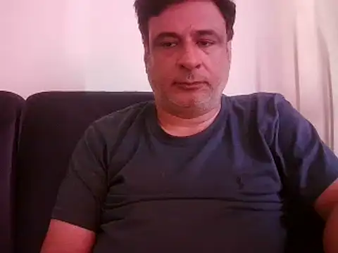Snapshot of desipapaxxx chatting on 02/06/25, 10:37 desipapaxxx online show from 02/06/25, 10:37
