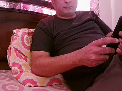 Snapshot of desipapaxxx chatting on 02/18/25, 07:32 desipapaxxx online show from 02/18/25, 07:32