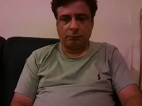 Snapshot of desipapaxxx chatting on 03/16/25, 03:39 desipapaxxx online show from 03/16/25, 03:39