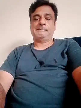 Snapshot of desipapaxxx chatting on 09/19/25, 12:50 desipapaxxx online show from 09/19/25, 12:50