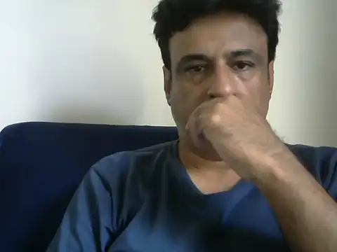 Snapshot of desipapaxxx chatting on 10/16/25, 04:57 desipapaxxx online show from 10/16/25, 04:57