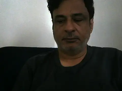 Snapshot of desipapaxxx chatting on 10/18/25, 02:47 desipapaxxx online show from 10/18/25, 02:47
