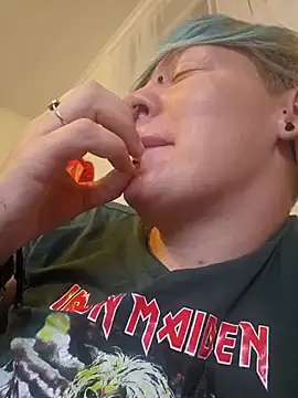 PinkTheHawk online show from 12/22/24, 09:42