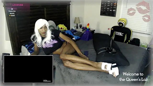 Snapshot of QueenofWhiteIce chatting on 01/21/25, 04:32 QueenofWhiteIce online show from 01/21/25, 04:32