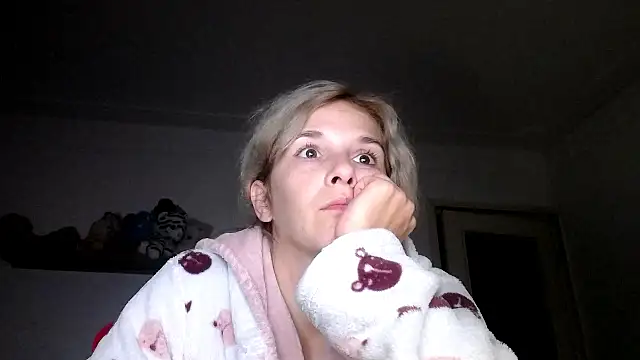 Snapshot of SexxyLety chatting on 10/10/25, 07:02 SexxyLety online show from 10/10/25, 07:02