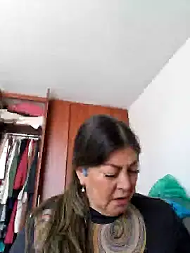 Snapshot of emma_tour chatting on 01/06/25, 03:29 emma tour online show from 01/06/25, 03:29